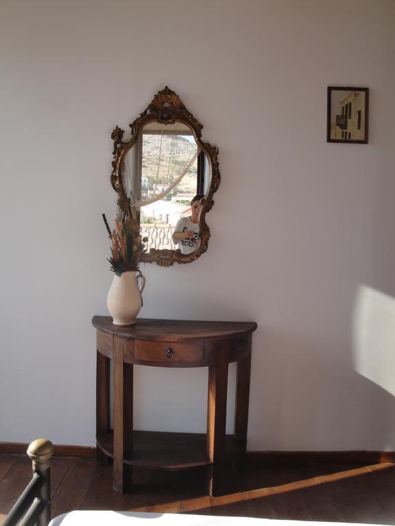 Villa Chrysodimi Chalki Town Habitación foto
